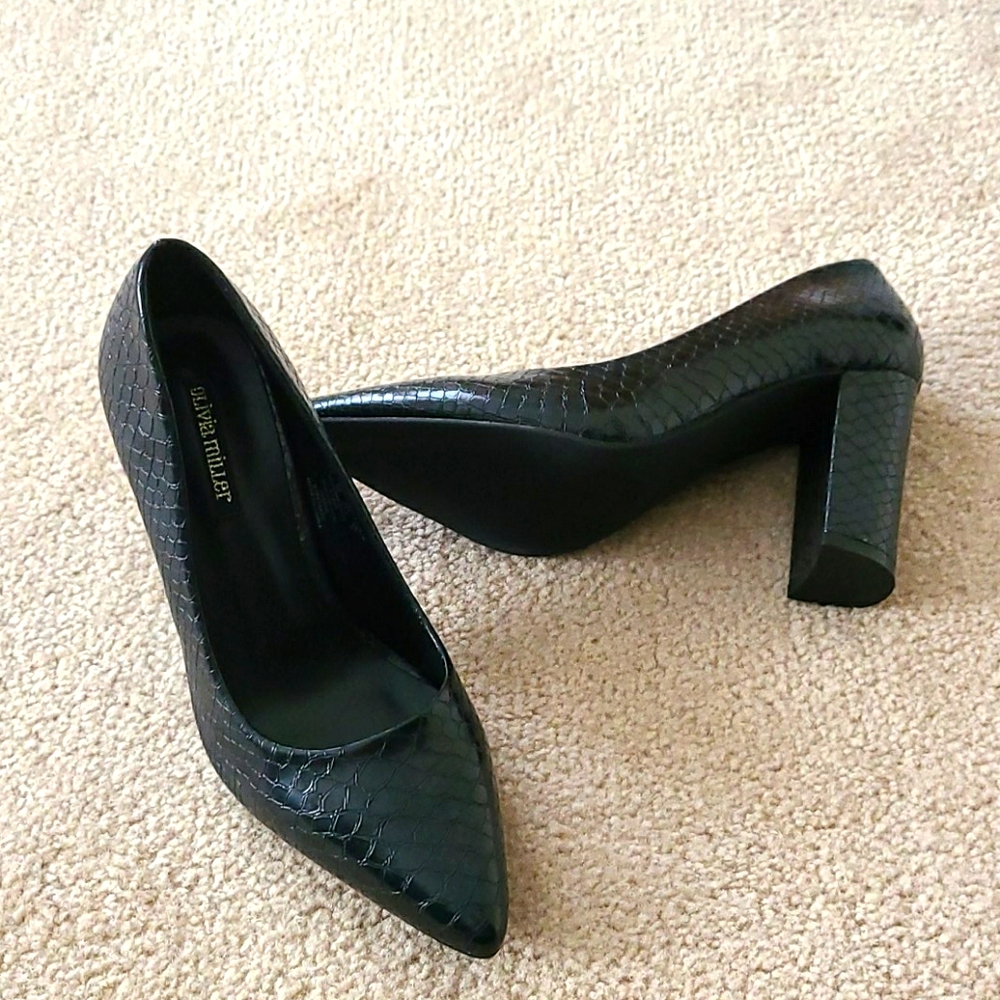 Snake skin pumps